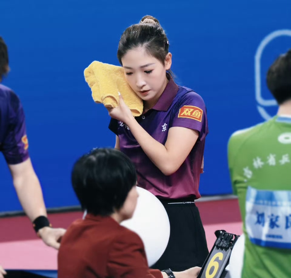 选手展现绝技,灵活运用战术获得成功 选手展现绝技,灵活运用战术获得成功