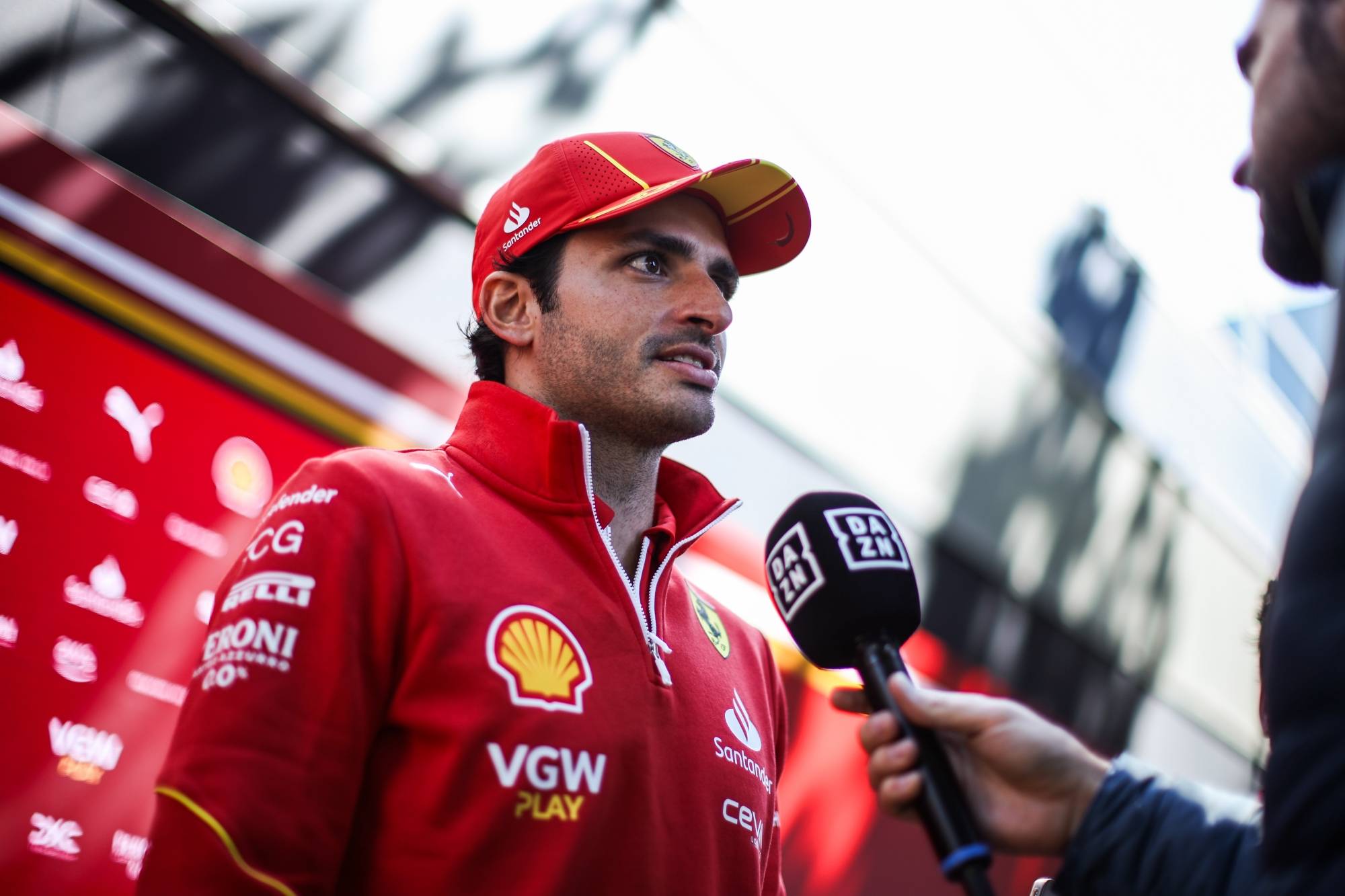 雷诺车队碾压红牛二队,汉密尔顿高光表现 雷诺车队碾压红牛二队,汉密尔顿高光表现