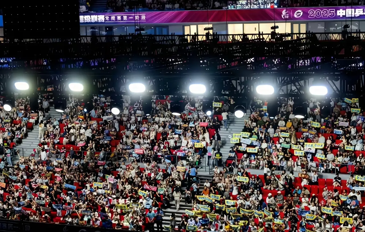 雷速体育直播入口-高水平对抗引爆观众热情，赛场气氛火爆