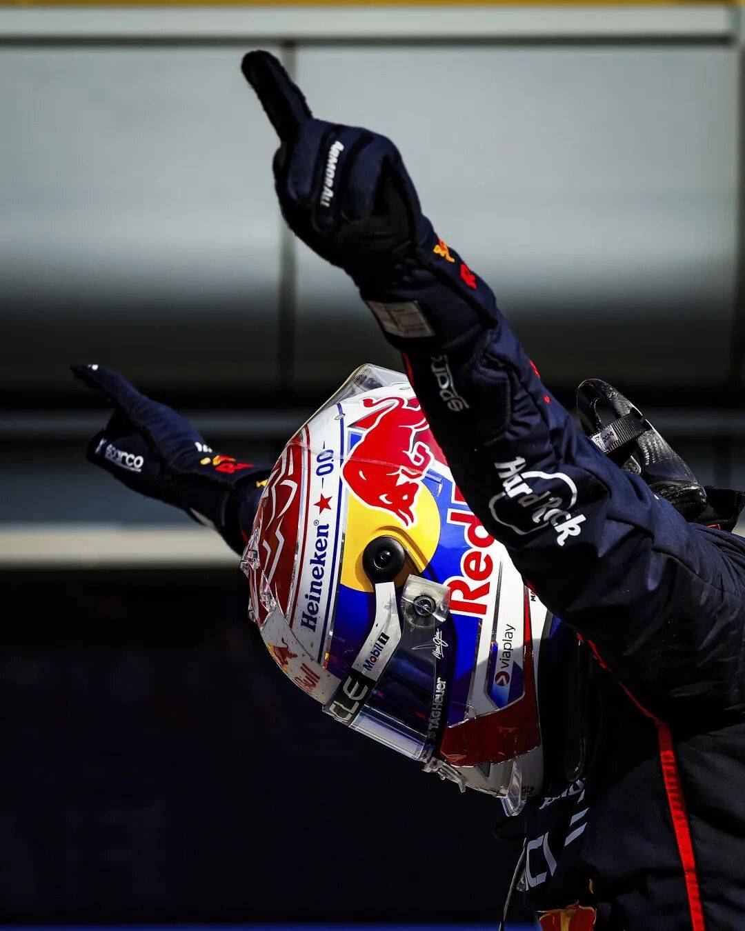 索伯车队鏖战梅赛德斯,皮亚斯特里高光表现 索伯车队鏖战梅赛德斯,皮亚斯特里高光表现