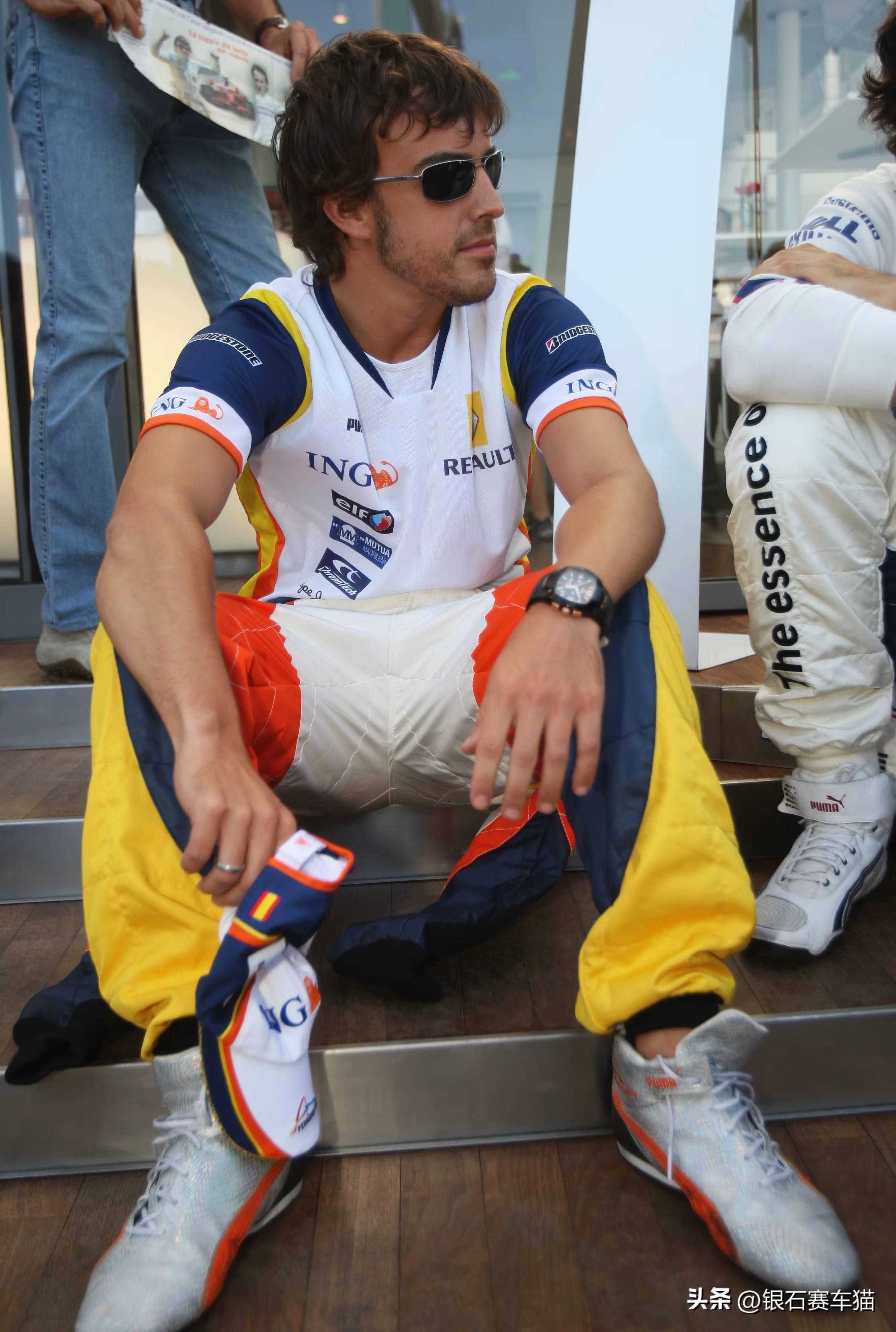 雷速篮球直播-梅赛德斯险胜雷诺车队，阿隆索点燃赛场