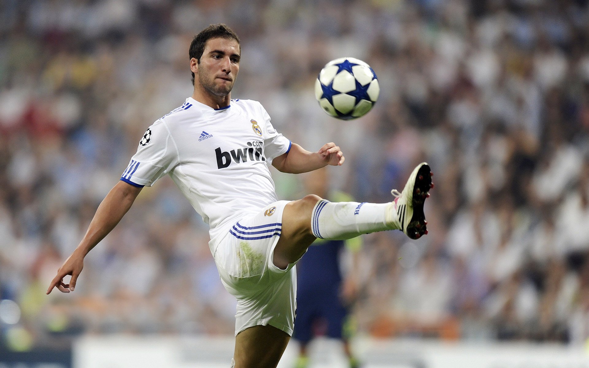 雷速赛事直播app-绿茵场上的双重奏，巴尔韦德高光映照下，法国铁骑横扫加纳的战术启示