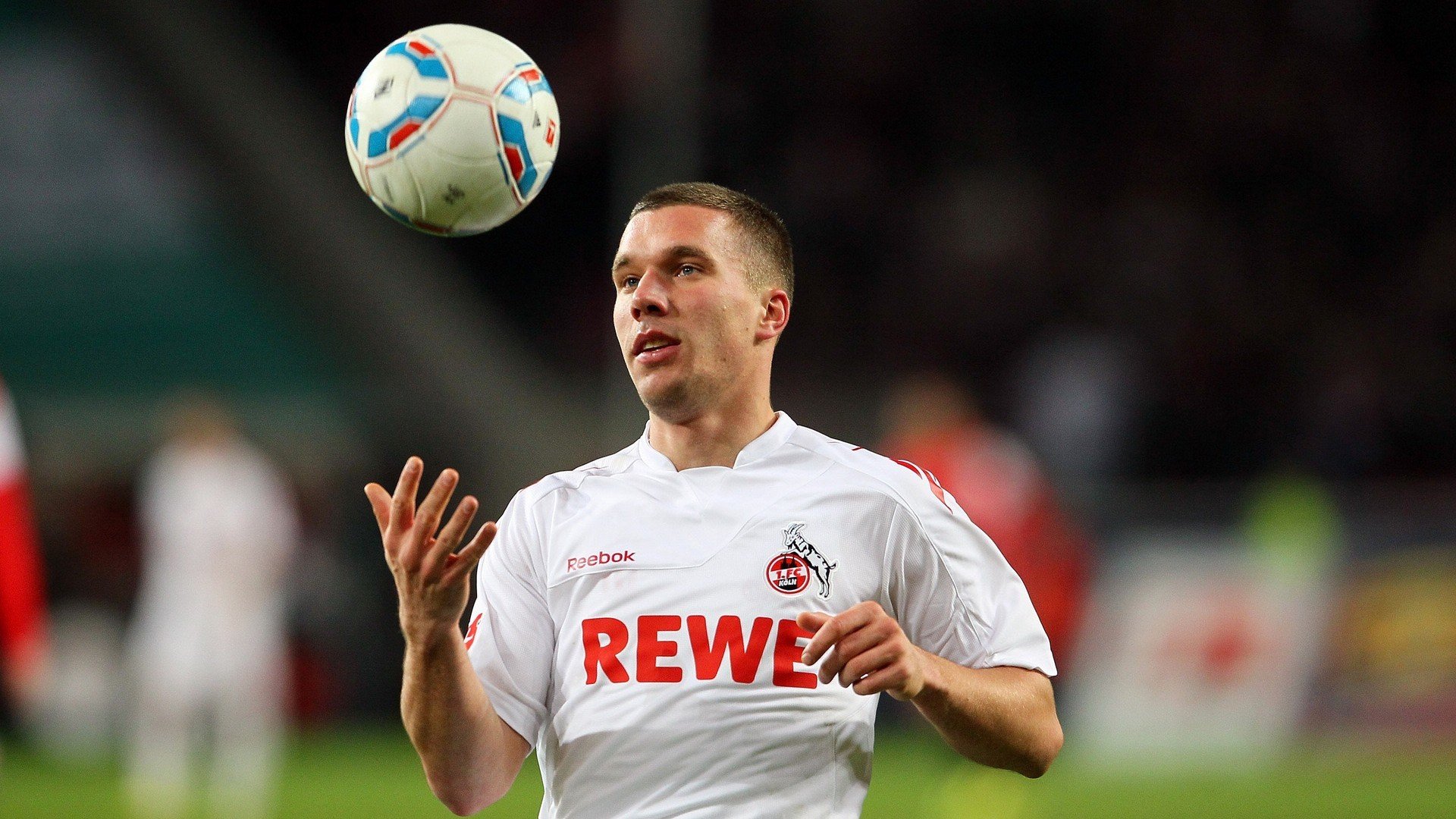 洛杉矶的黄昏与金州的黎明，湖人横扫宣告霸权更迭，库里三分雨刷新历史极限